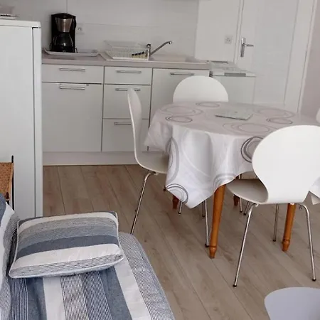 F2 En Rez De Jardin Daire Cabourg